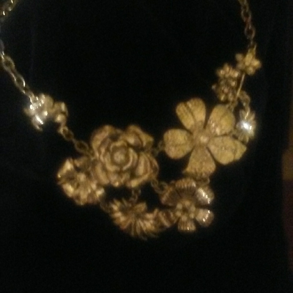 Necklace - Picture 2 of 5